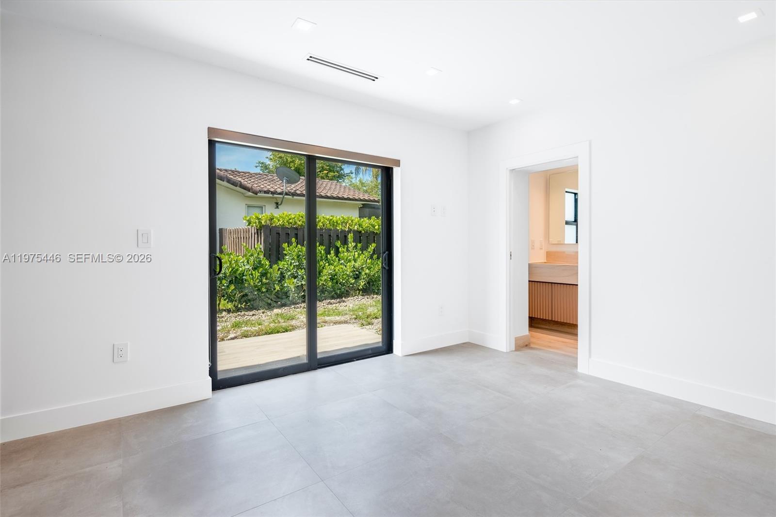 CUTLER BAY ESTATES - Residential Lease