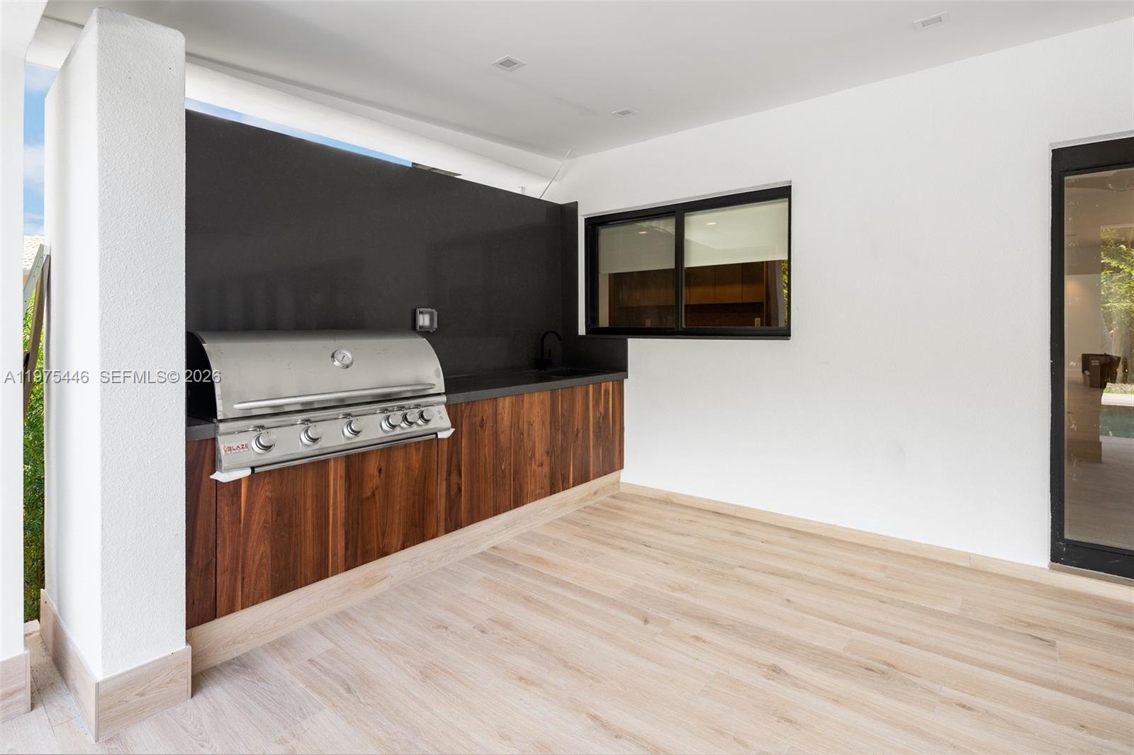 CUTLER BAY ESTATES - Residential Lease