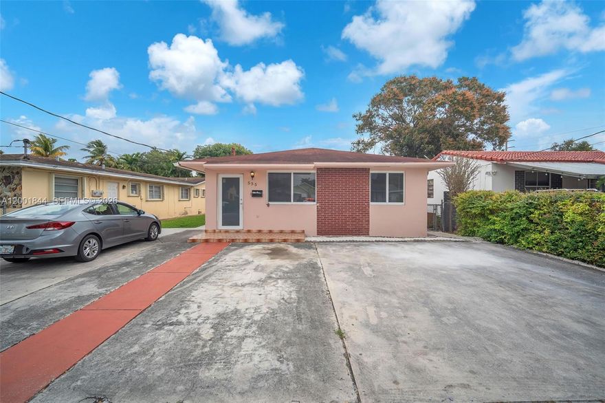LOCATION LOCATION LOCATION! CENTRALLY LOCATED 3 BED 2 BATH WITH WASHER AND DRYER IN UNIT. EASY ACCESS TO MAJOR FREEWAYS, MINUTES FROM DOWNTOWN, CORAL GABLES, SHOPPING, PUBLIX, ETC. THE PROPERTY IS THE FRONT DUPLEX UNIT WITH 2 DRIVEWAY PARKING SPACES.