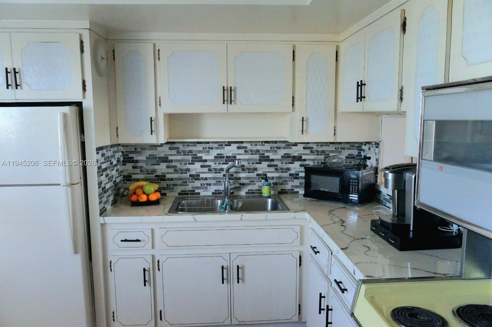 FOURTH MOORINGS CONDO - Residential Lease