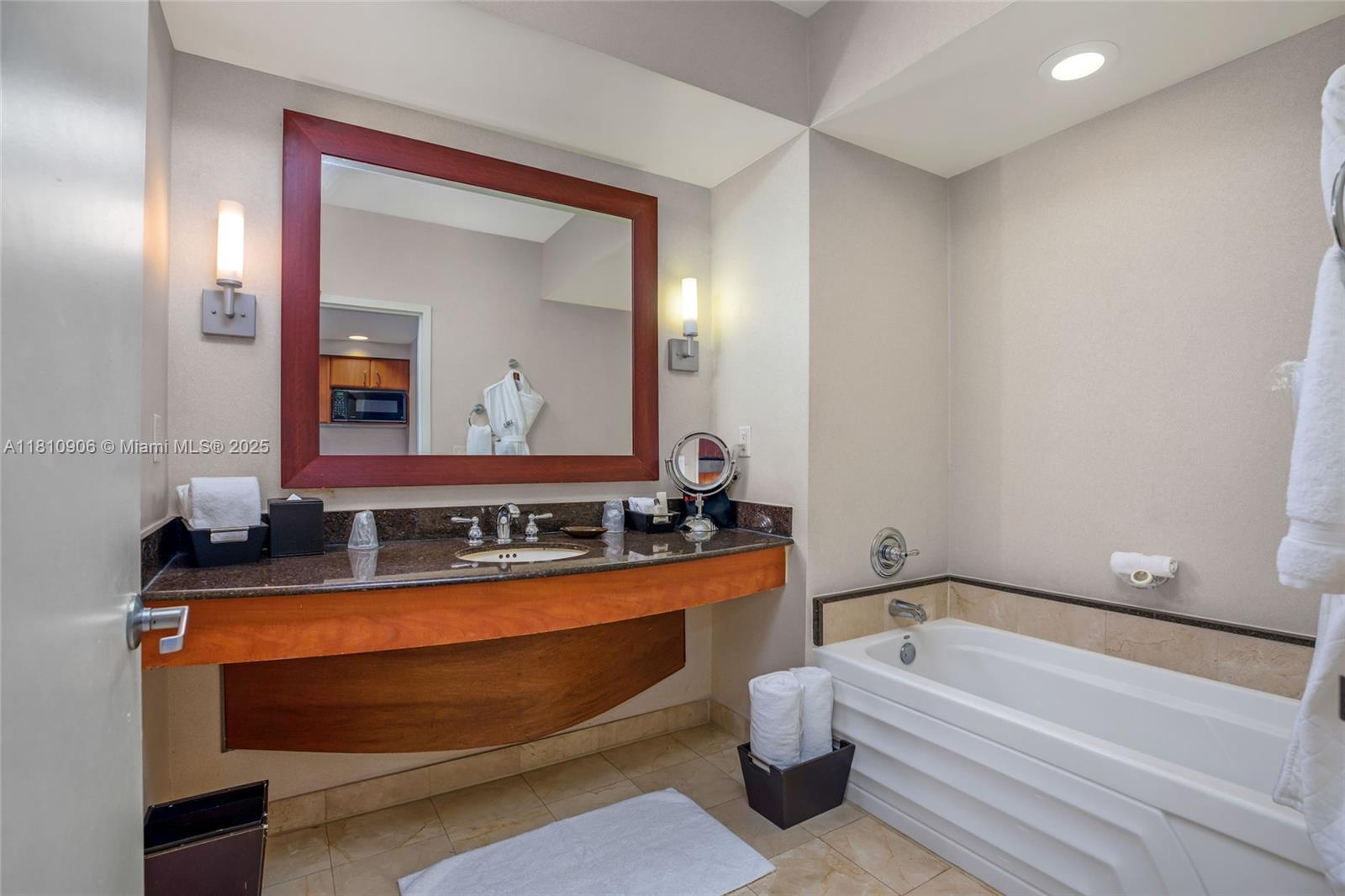 TRUMP INTERNATIONAL SONES - Residential