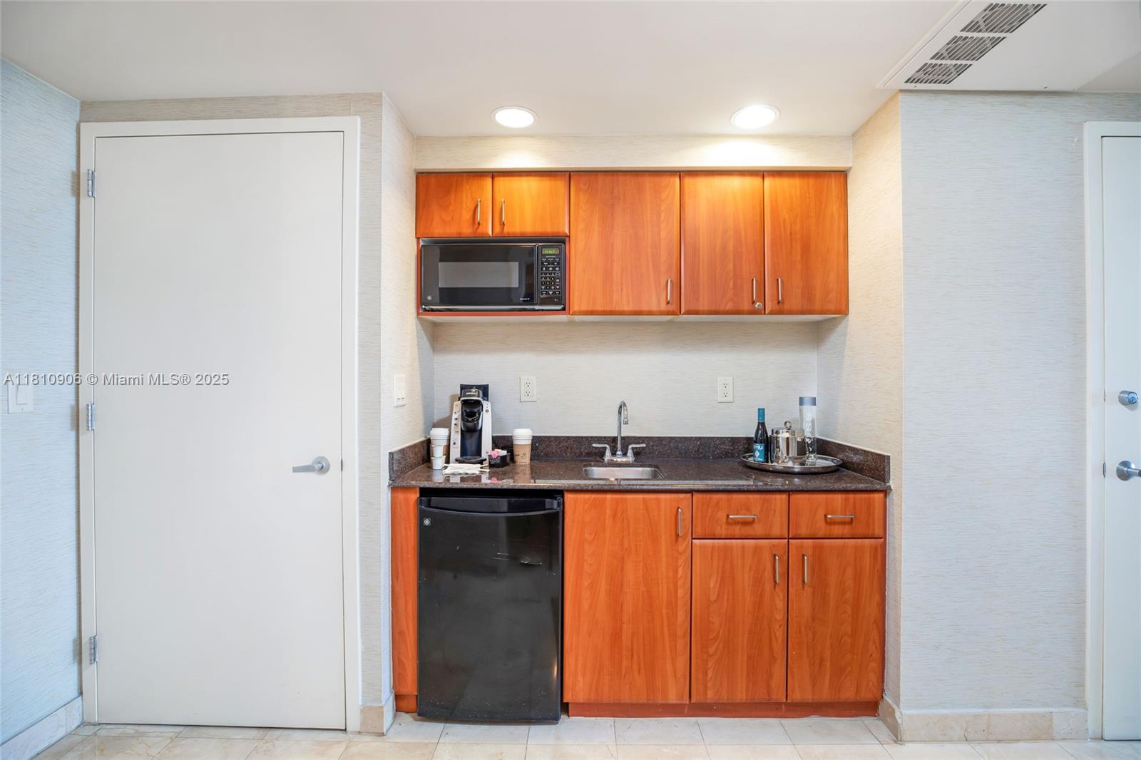 TRUMP INTERNATIONAL SONES - Residential