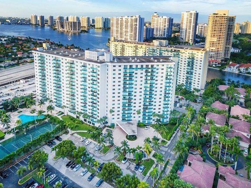 THIS BEAUTIFUL 1/1.5 APARTMENT HAS BRAND NEW FLOOR AND IS FRESHLY PAINTED. Beautiful Intracoastal views!! BUILDING IS LOCATED ACROSS THE SUNNY ISLES BEACH, YOU CAN LITERALLY WALK TO THE BEACH!!! AMAZING RESTAURANTS IN THE AREA, AND ALSO ONLY MINUTES AWAY FROM AVENTURA MALL!!! EASY TO SHOW!!