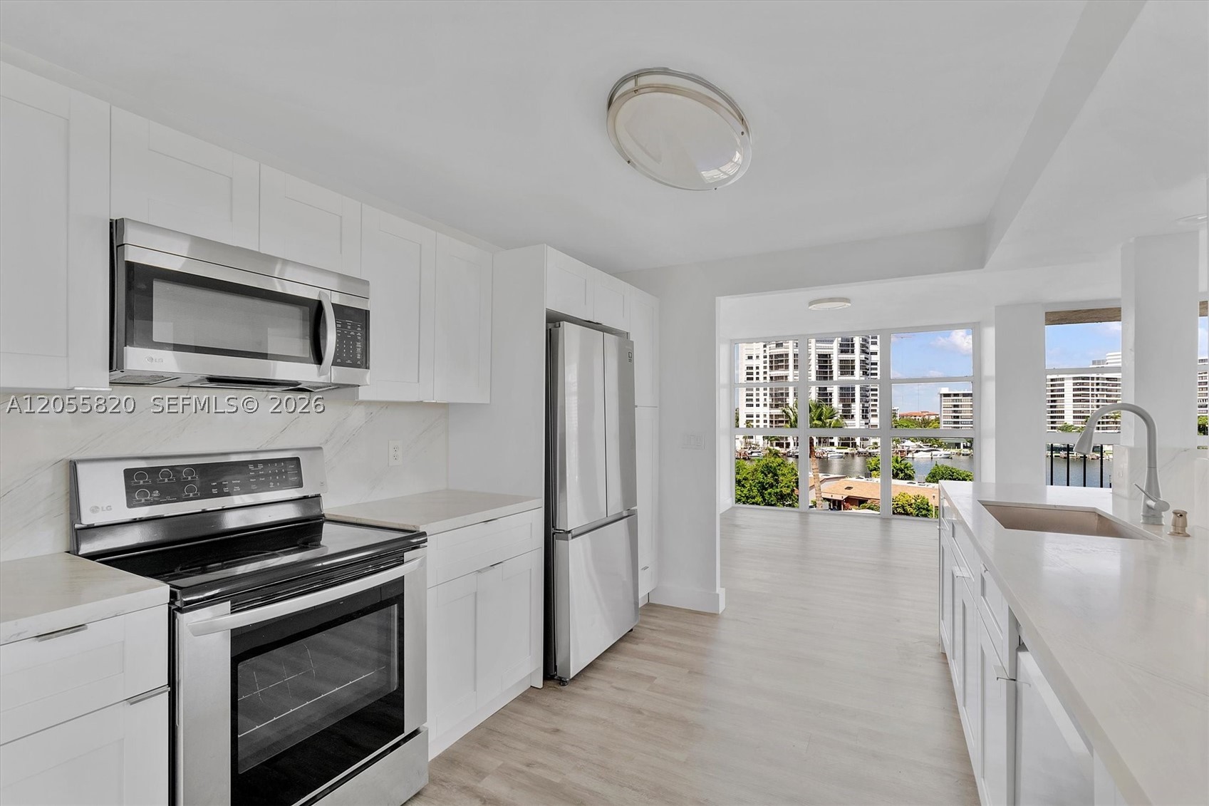 200 Leslie Dr 631