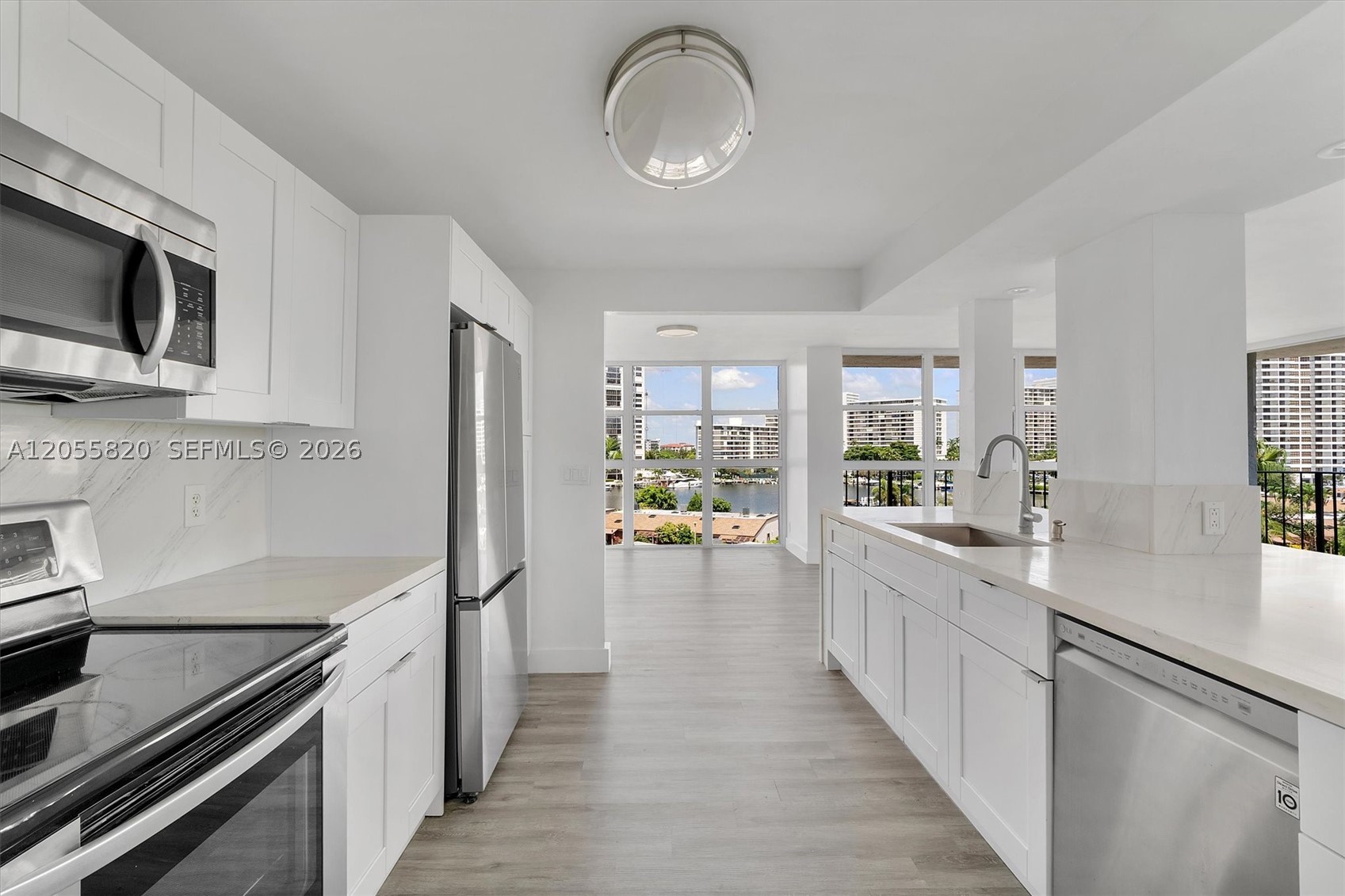 200 Leslie Dr 631