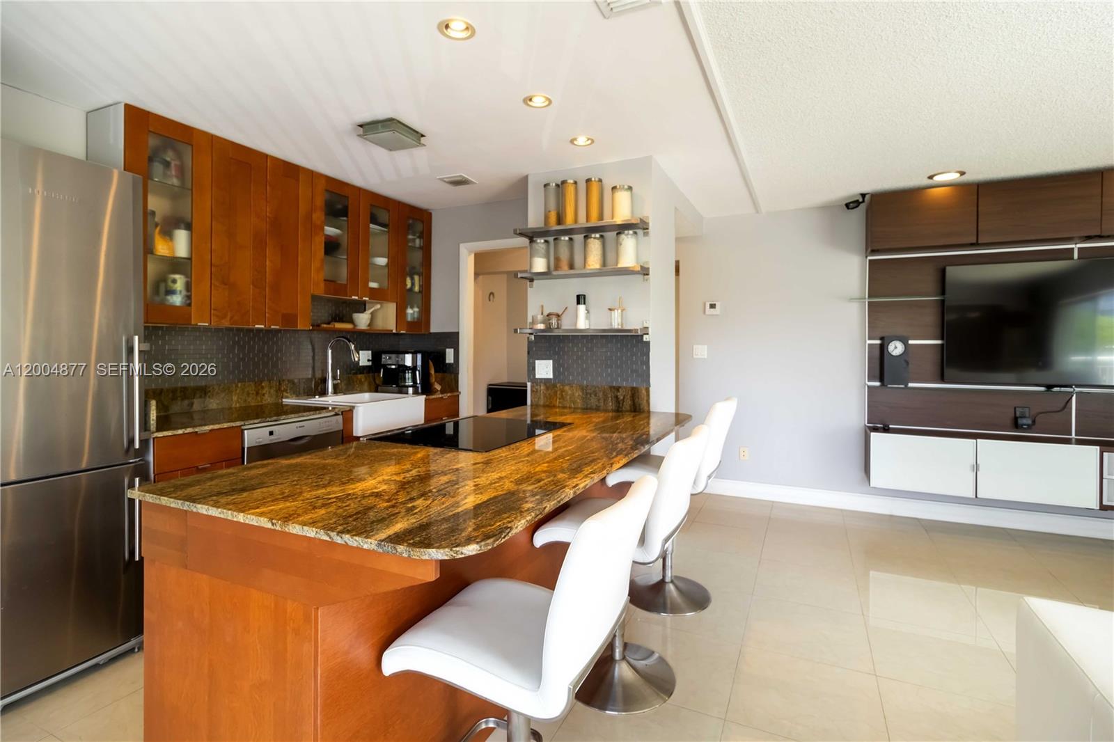 GOLDEN ISLES TOWERS CONDO - Residential