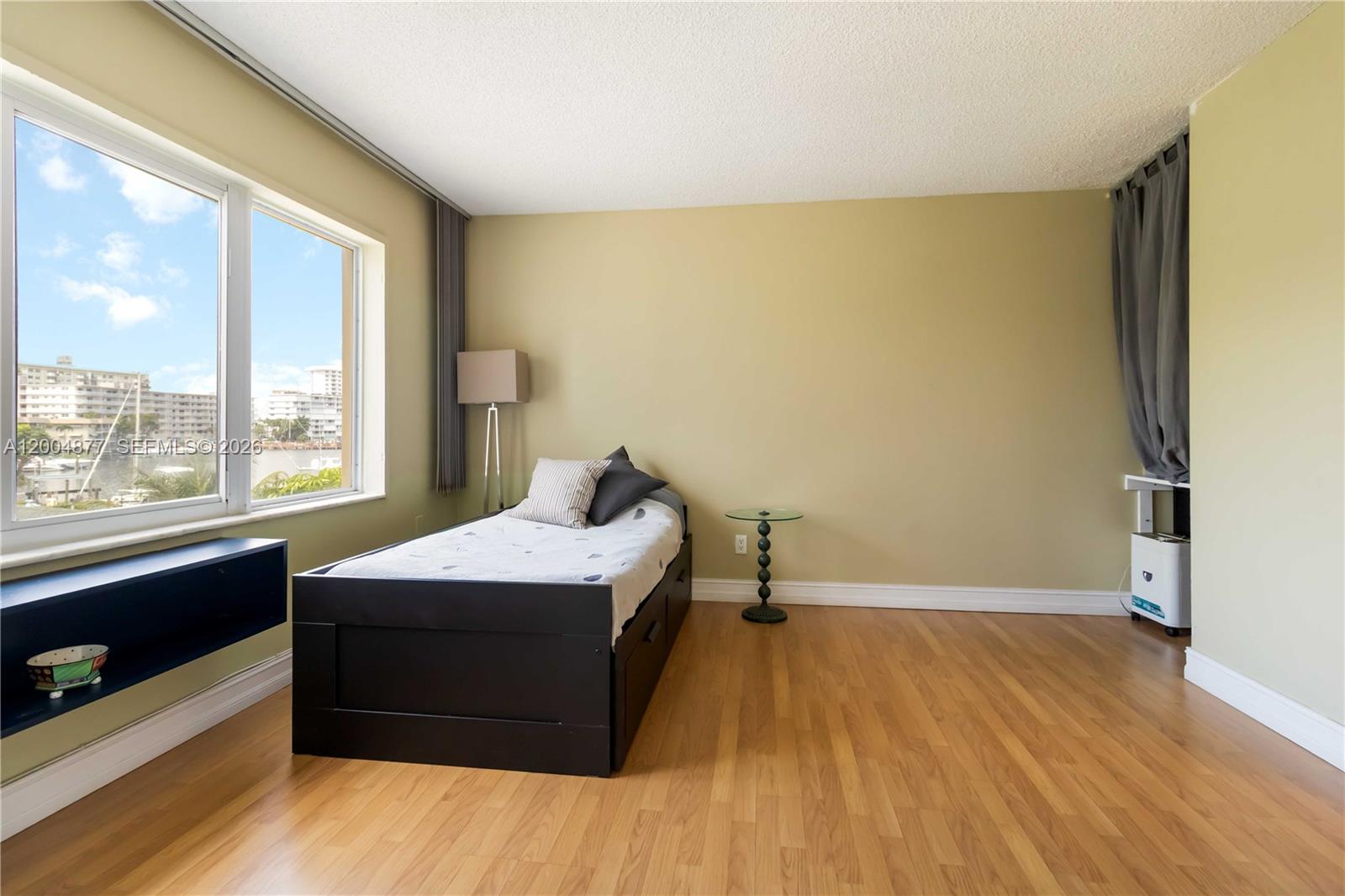 GOLDEN ISLES TOWERS CONDO - Residential