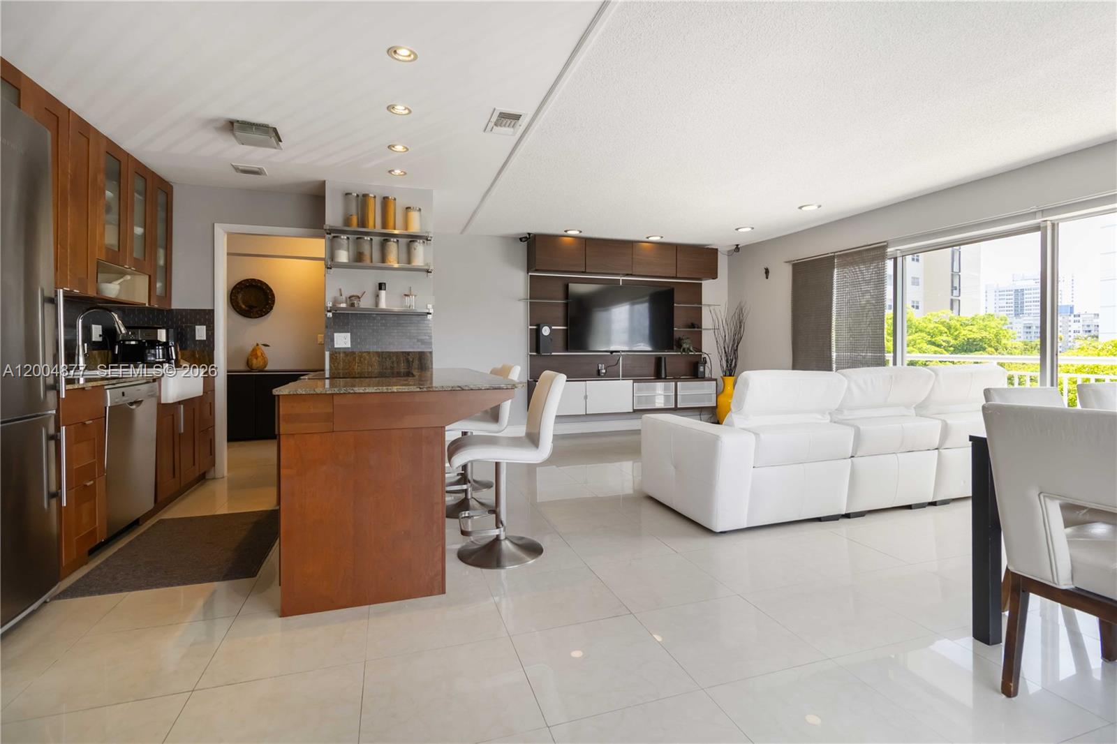 GOLDEN ISLES TOWERS CONDO - Residential