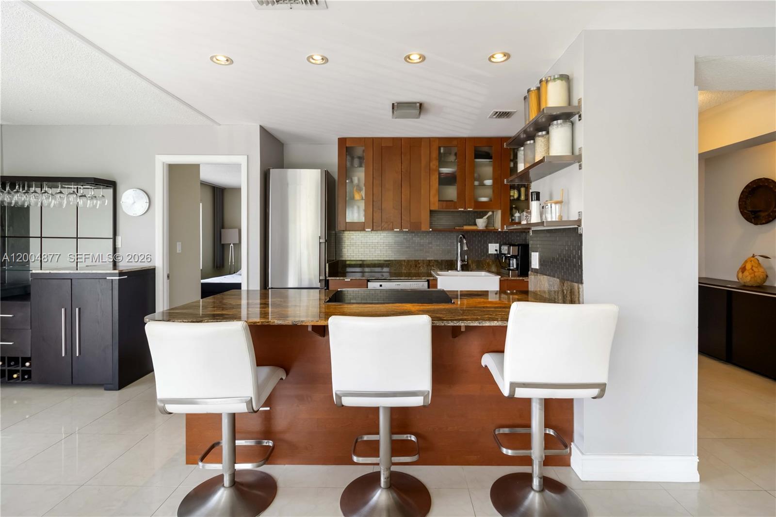 GOLDEN ISLES TOWERS CONDO - Residential