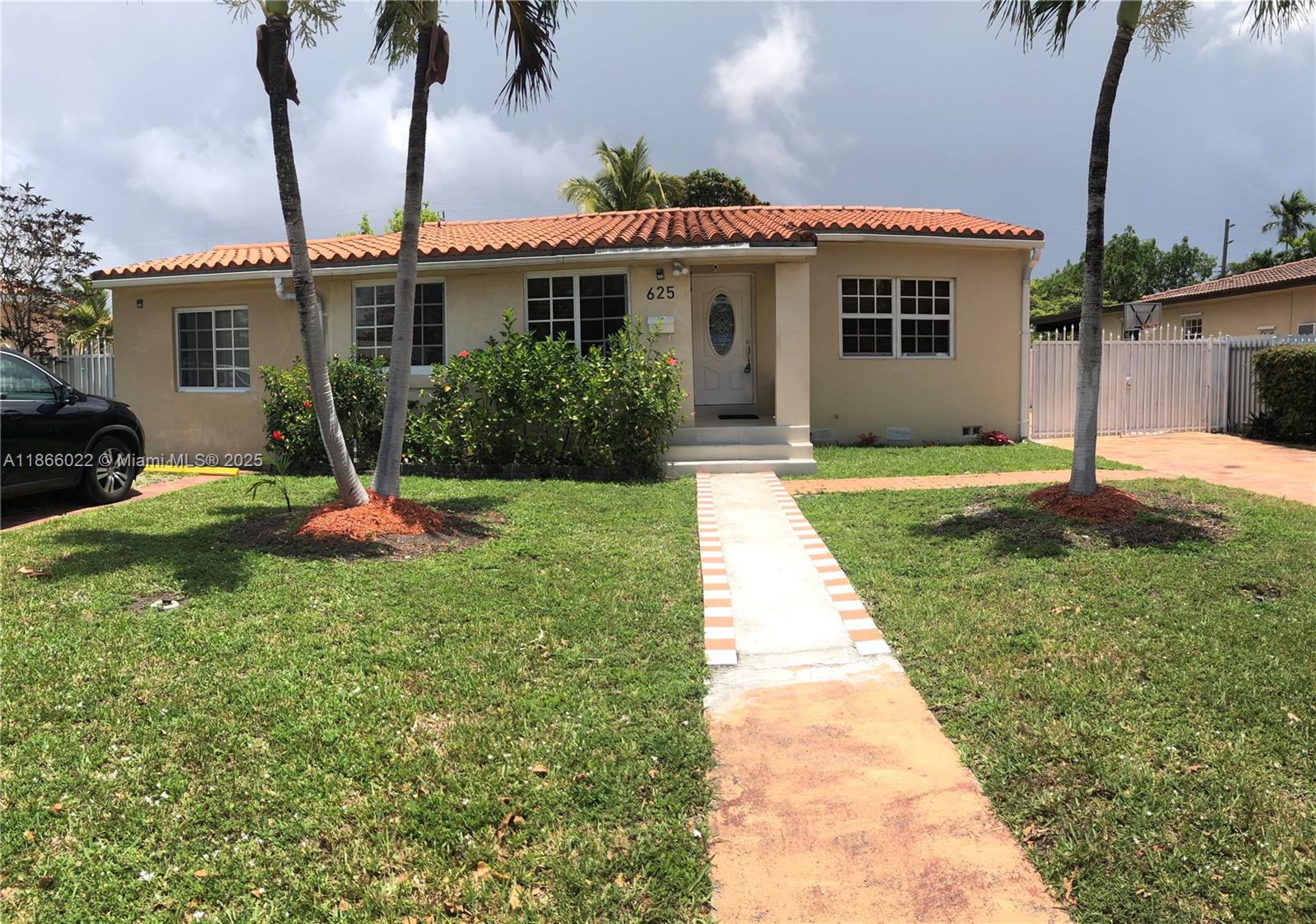 Beautiful and remodeled house with four bedrooms, two bathrooms, furnished, big patio with mango tree, all impacted windows and door. Excellent location, at five minutes from Miami international airport. Temporary or permanent lease.