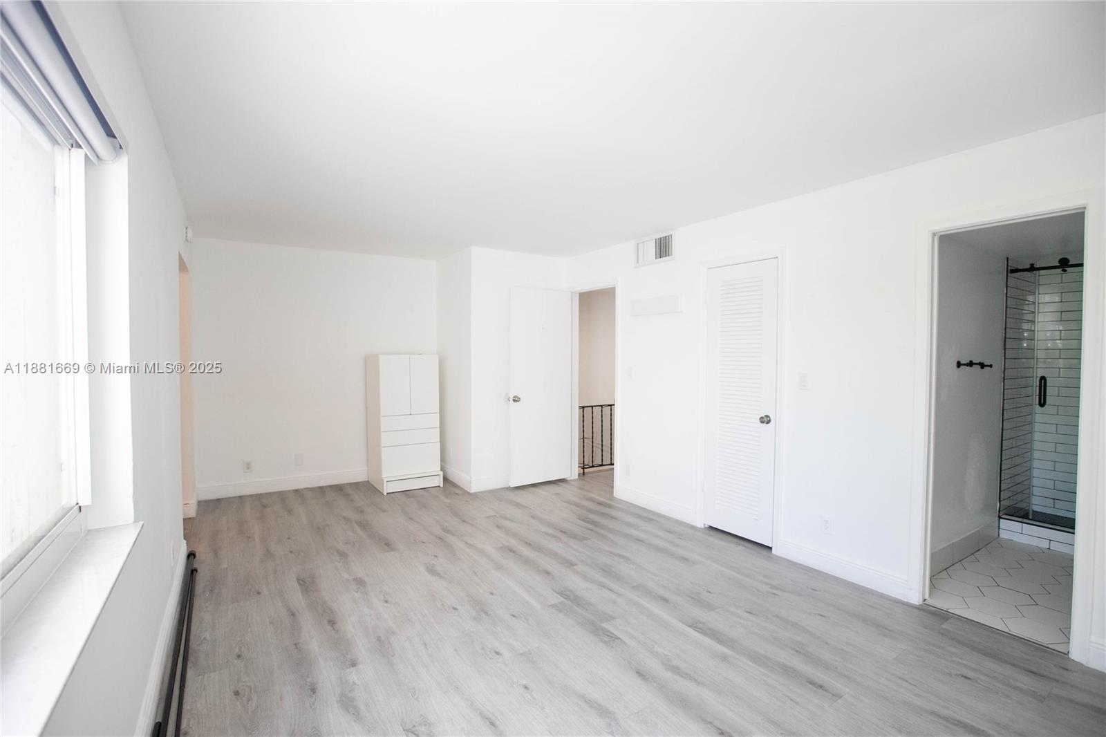 TOWNHOUSES OF VENETIAN PA - Residential Lease