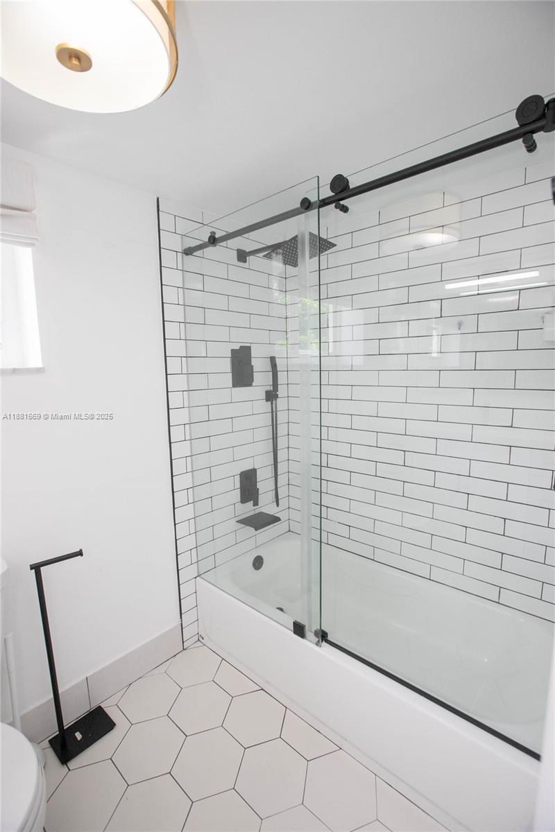 TOWNHOUSES OF VENETIAN PA - Residential Lease