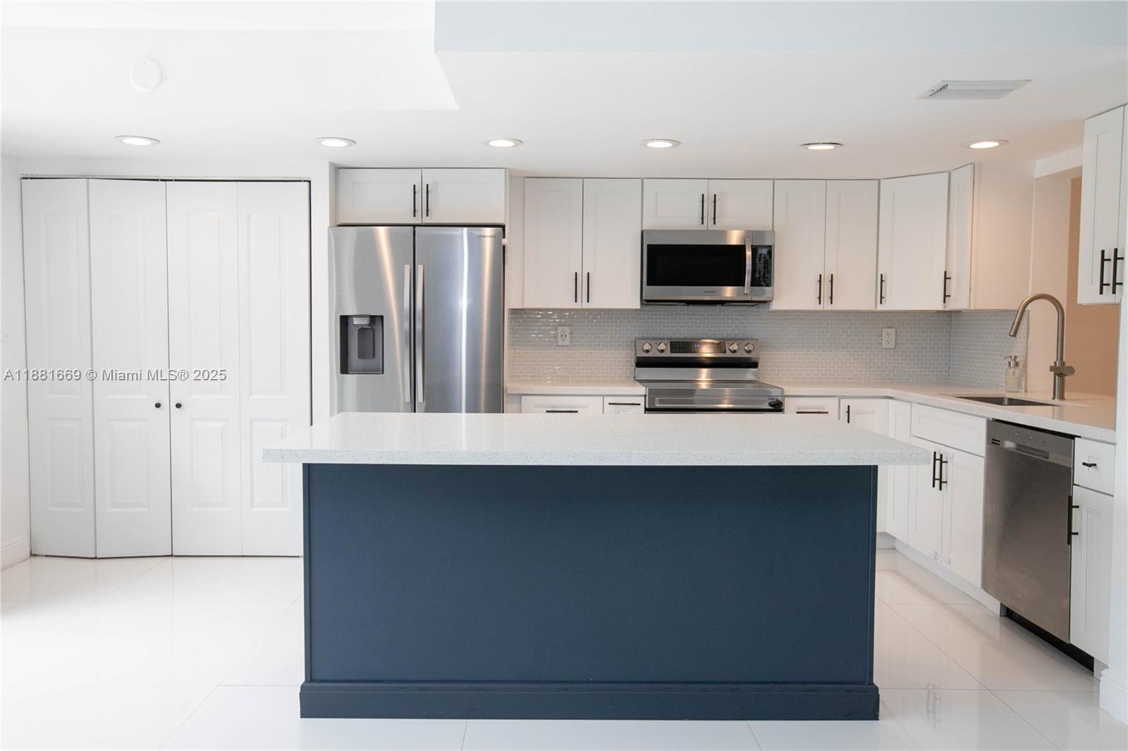 TOWNHOUSES OF VENETIAN PA - Residential Lease