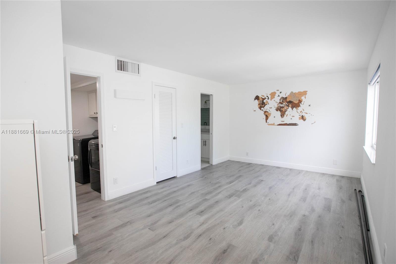 TOWNHOUSES OF VENETIAN PA - Residential Lease