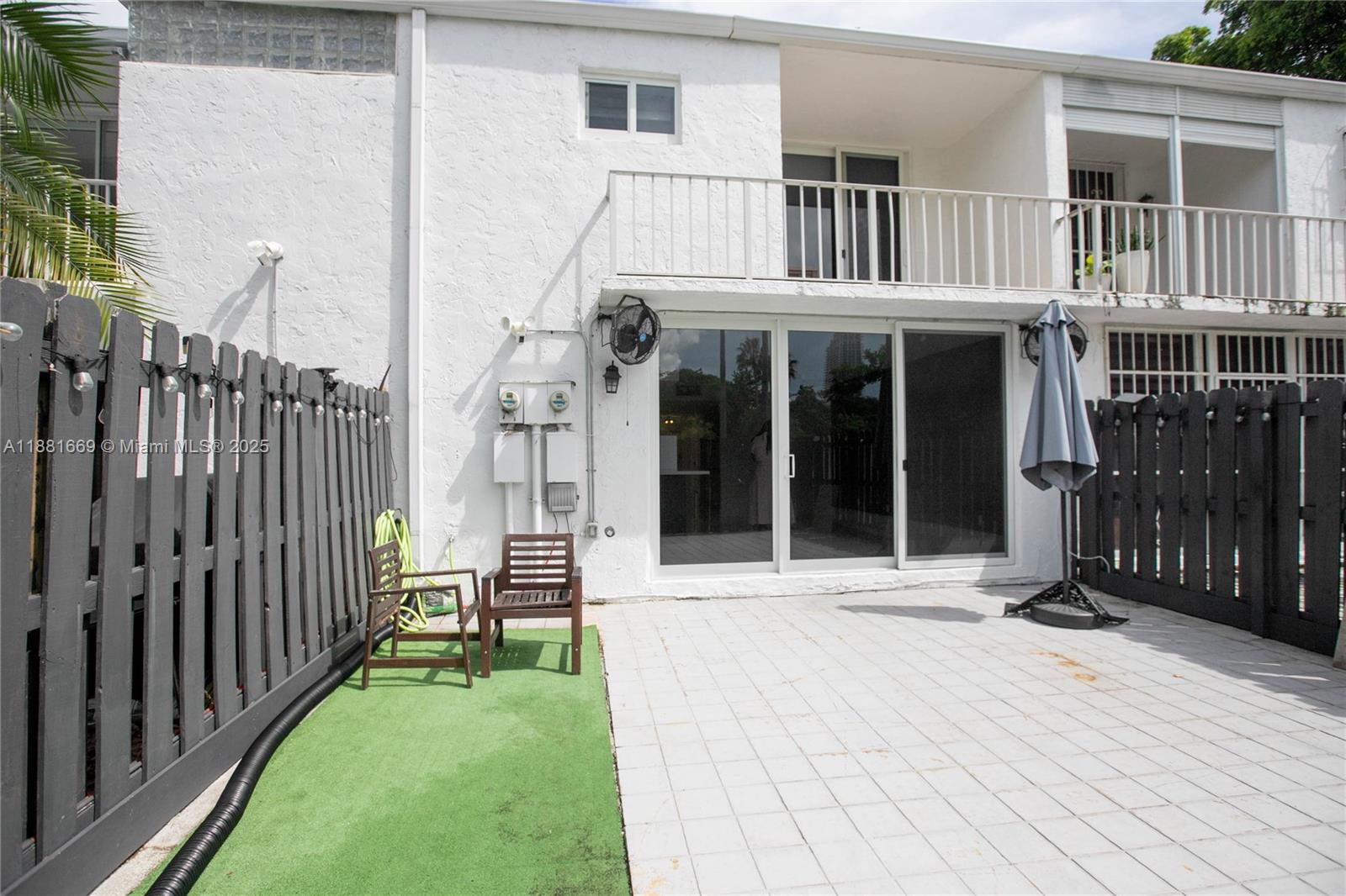 TOWNHOUSES OF VENETIAN PA - Residential Lease