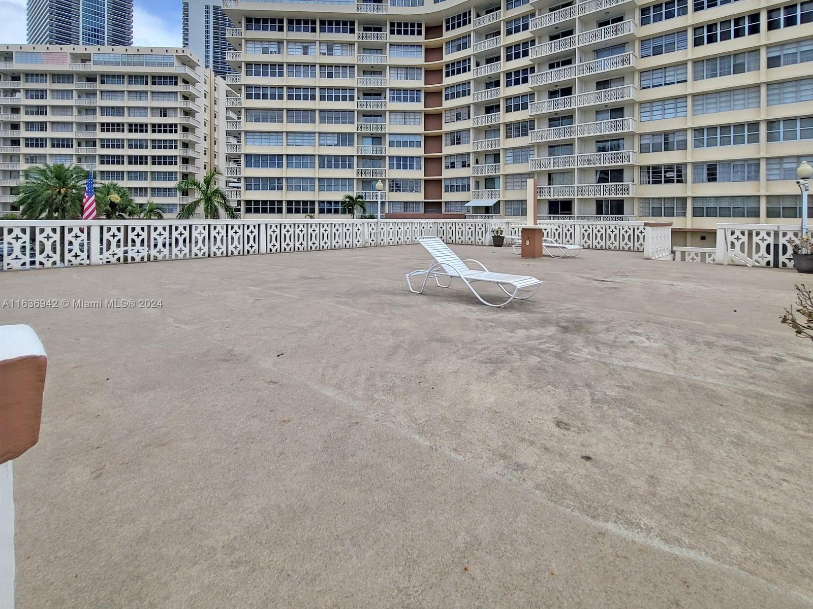 IMPERIAL TOWERS CONDO - Residential
