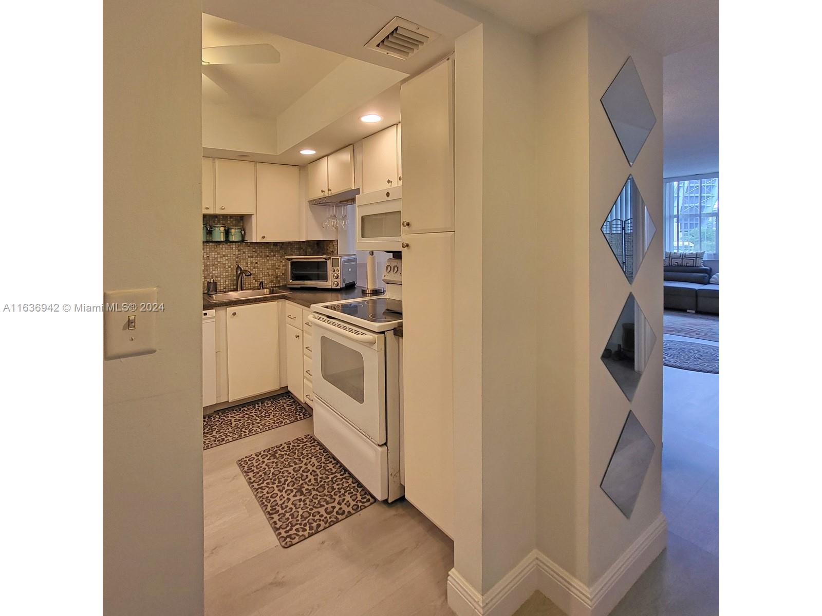 IMPERIAL TOWERS CONDO - Residential
