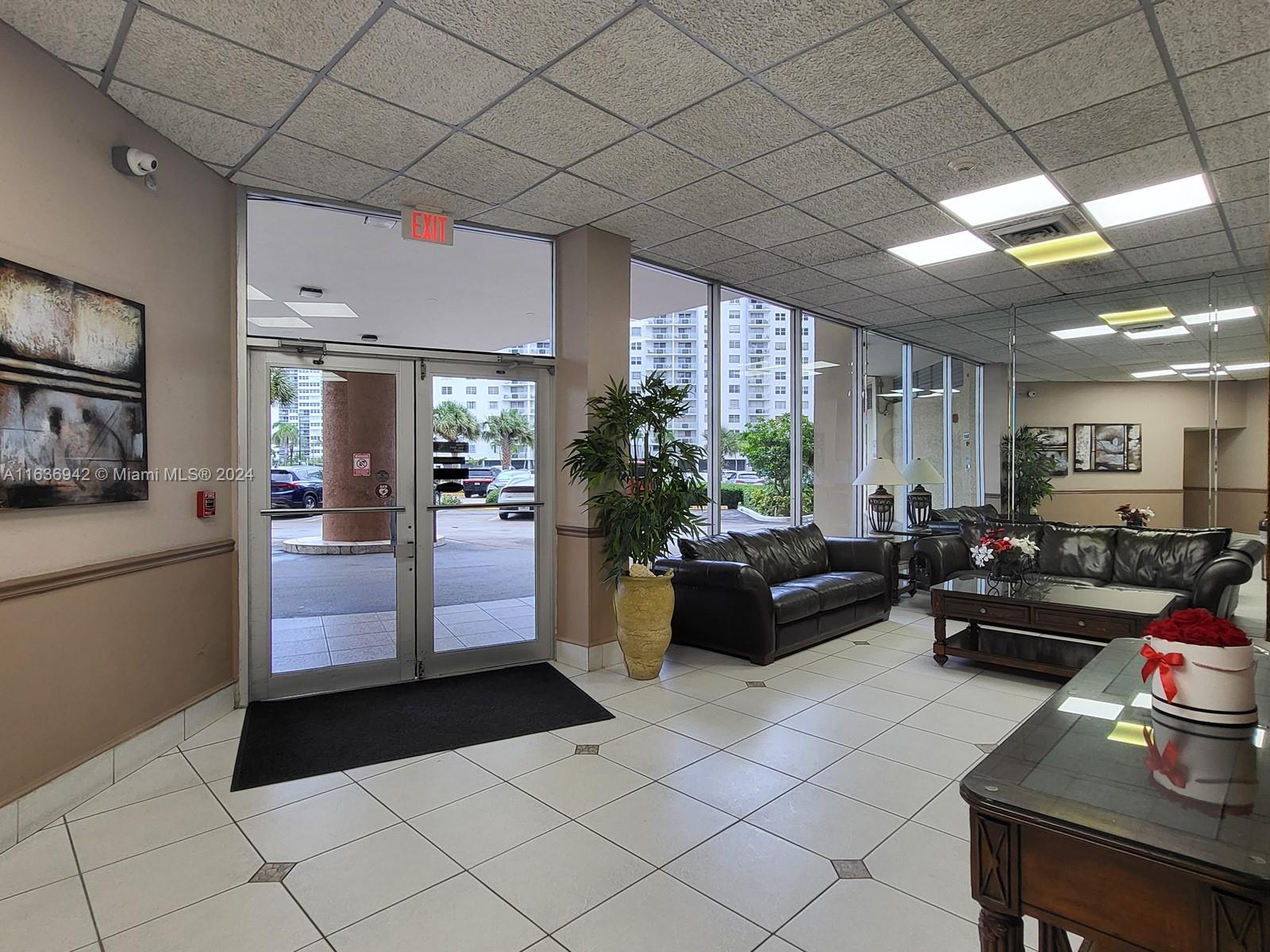IMPERIAL TOWERS CONDO - Residential