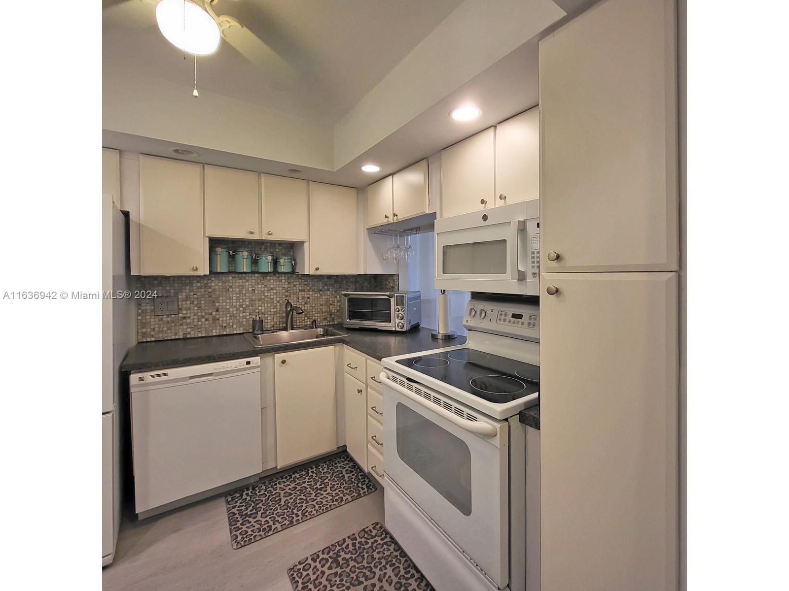 IMPERIAL TOWERS CONDO - Residential