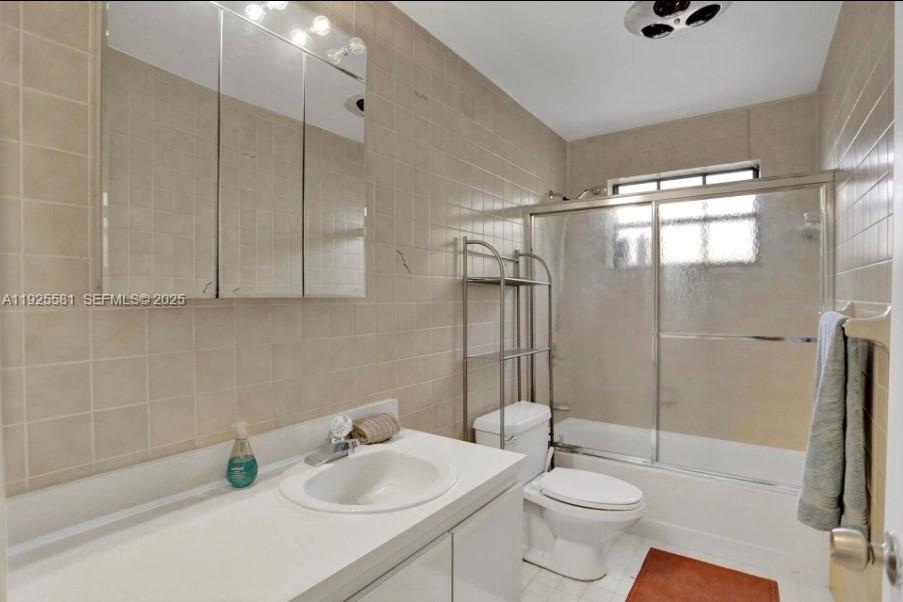 HOLLYWOOD HILLS - Residential