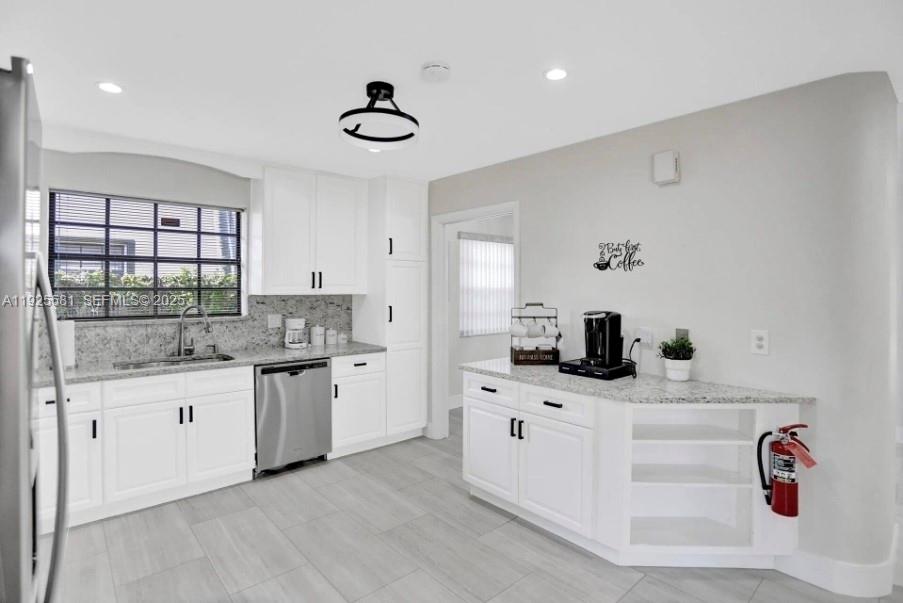 HOLLYWOOD HILLS - Residential