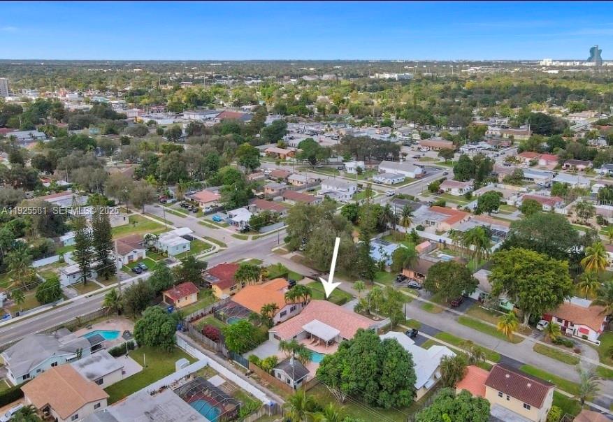 HOLLYWOOD HILLS - Residential
