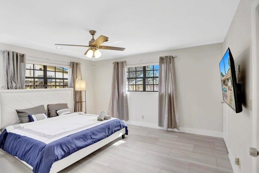 HOLLYWOOD HILLS - Residential