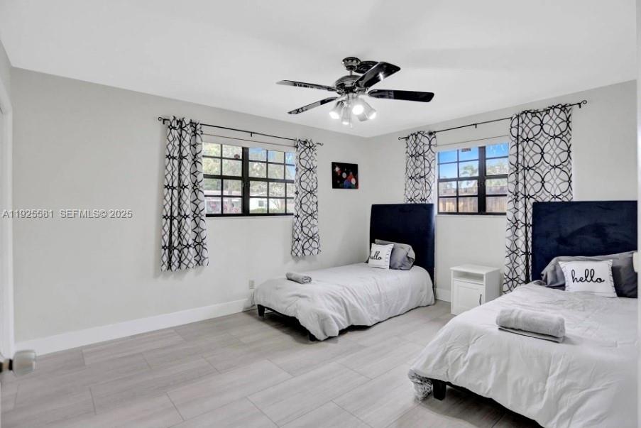 HOLLYWOOD HILLS - Residential