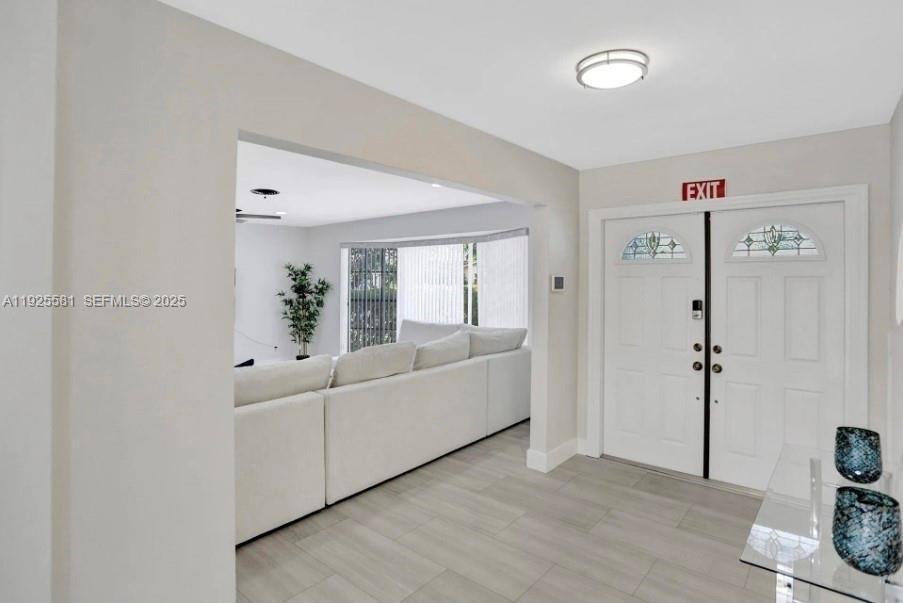 HOLLYWOOD HILLS - Residential