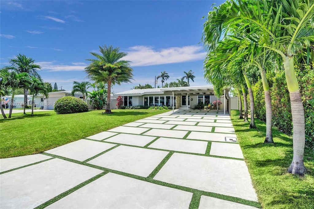 Photo of 2620 SE 5th St, Pompano Beach, FL 33062 (MLS # A11592774)