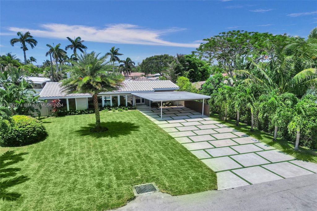 Photo of 2620 SE 5th St, Pompano Beach, FL 33062 (MLS # A11592774)