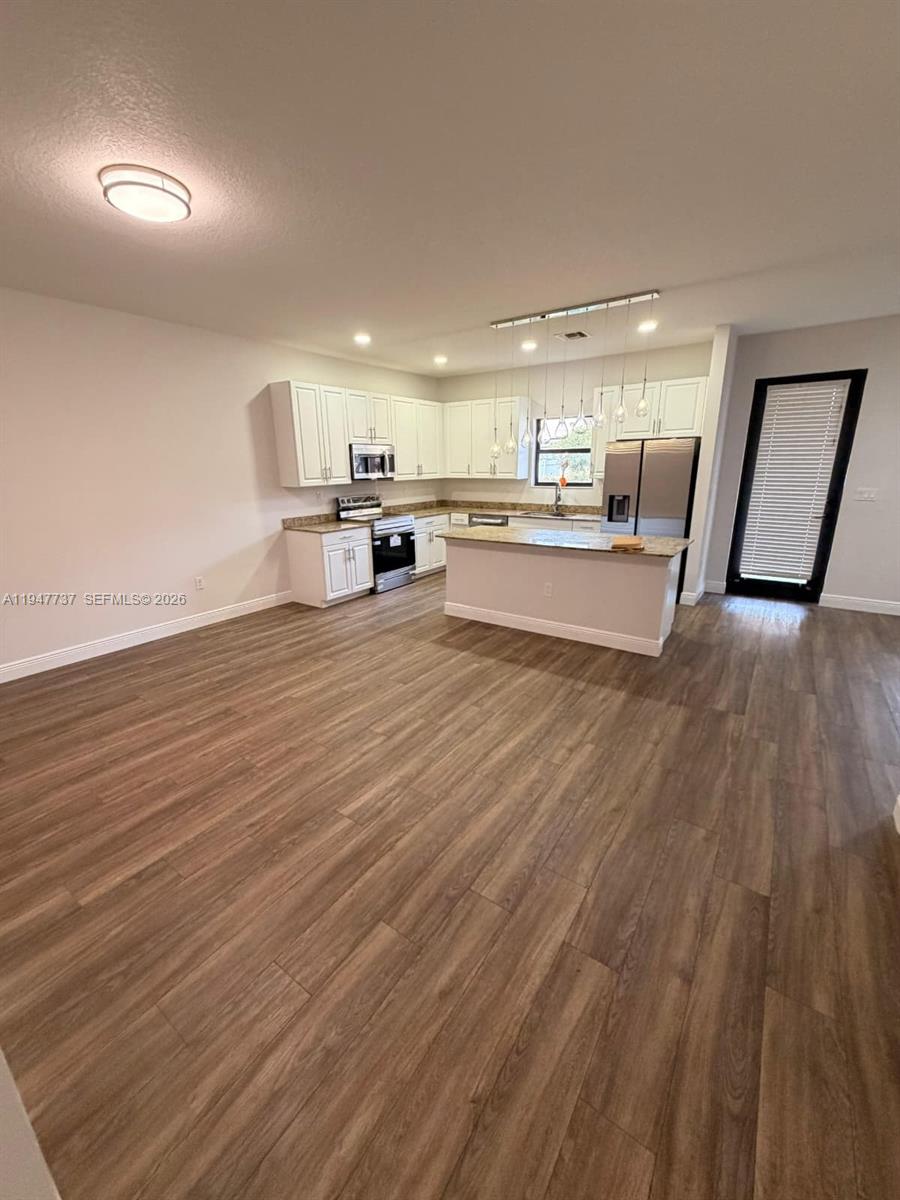 CHAMPION LAKES - Residential