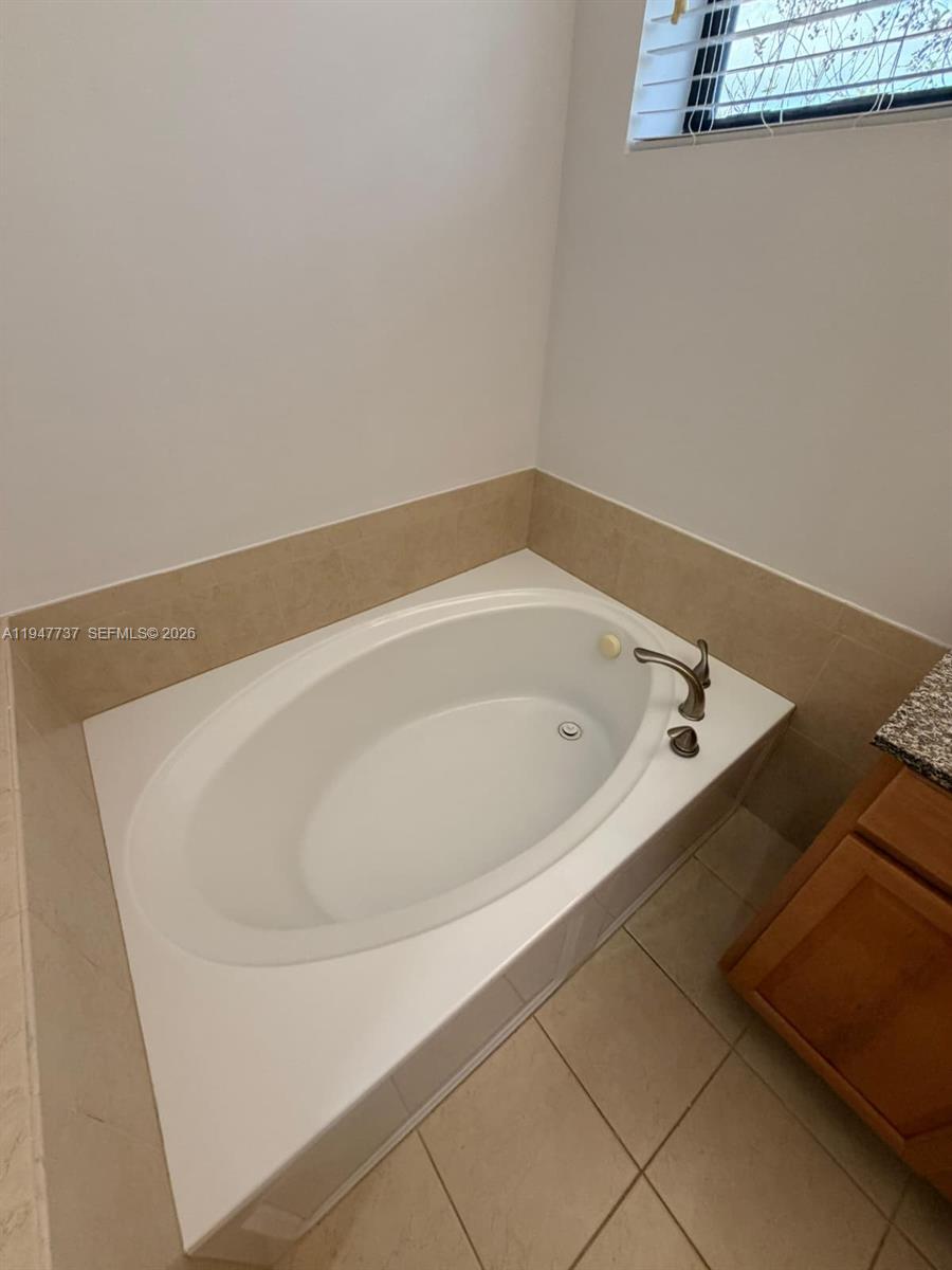 CHAMPION LAKES - Residential