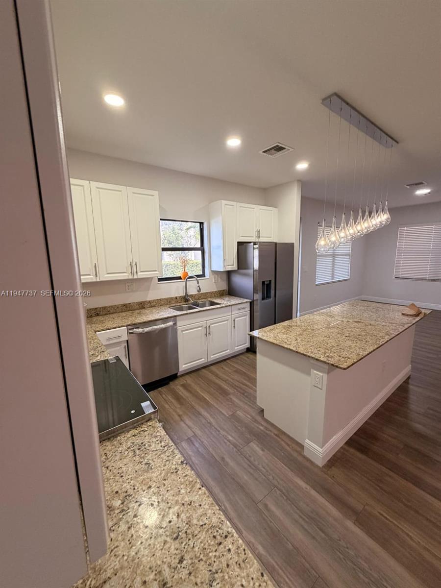 CHAMPION LAKES - Residential