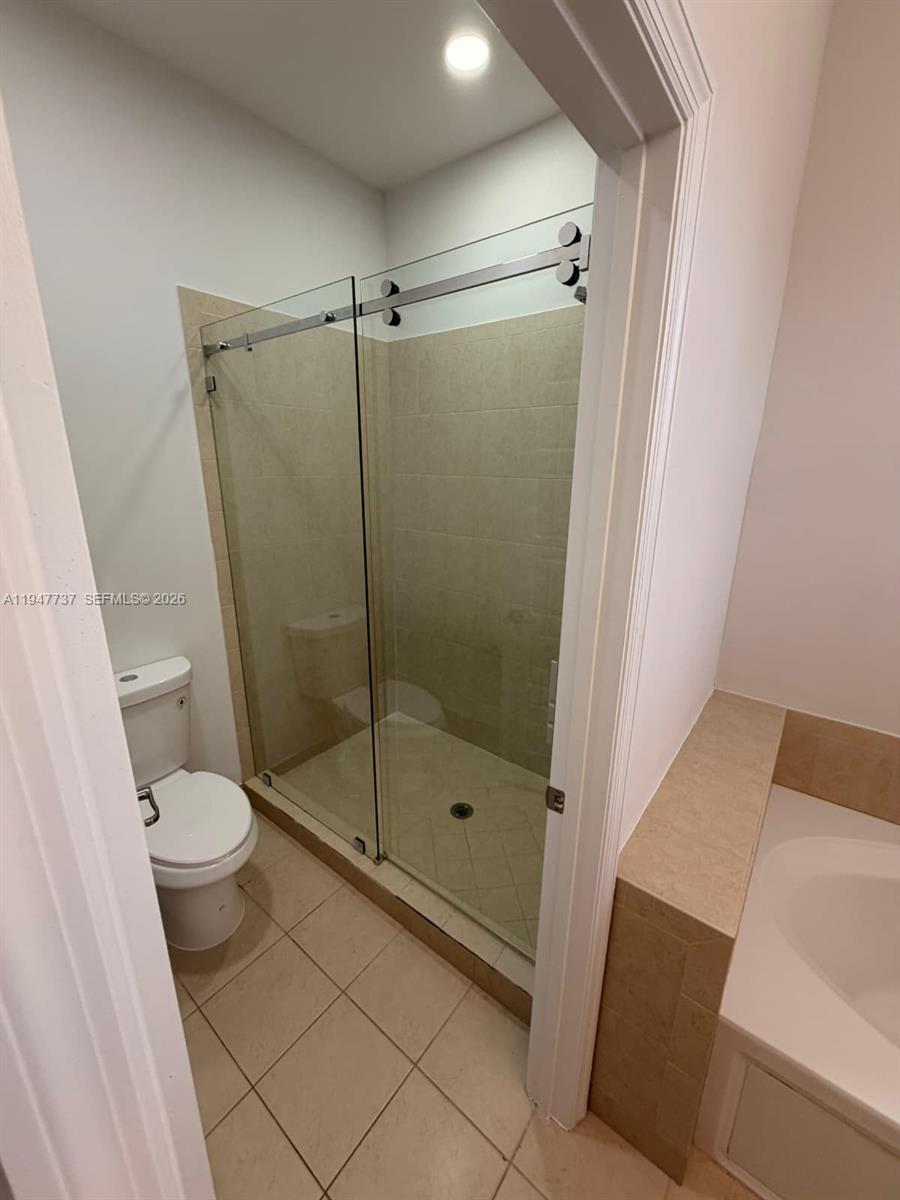 CHAMPION LAKES - Residential