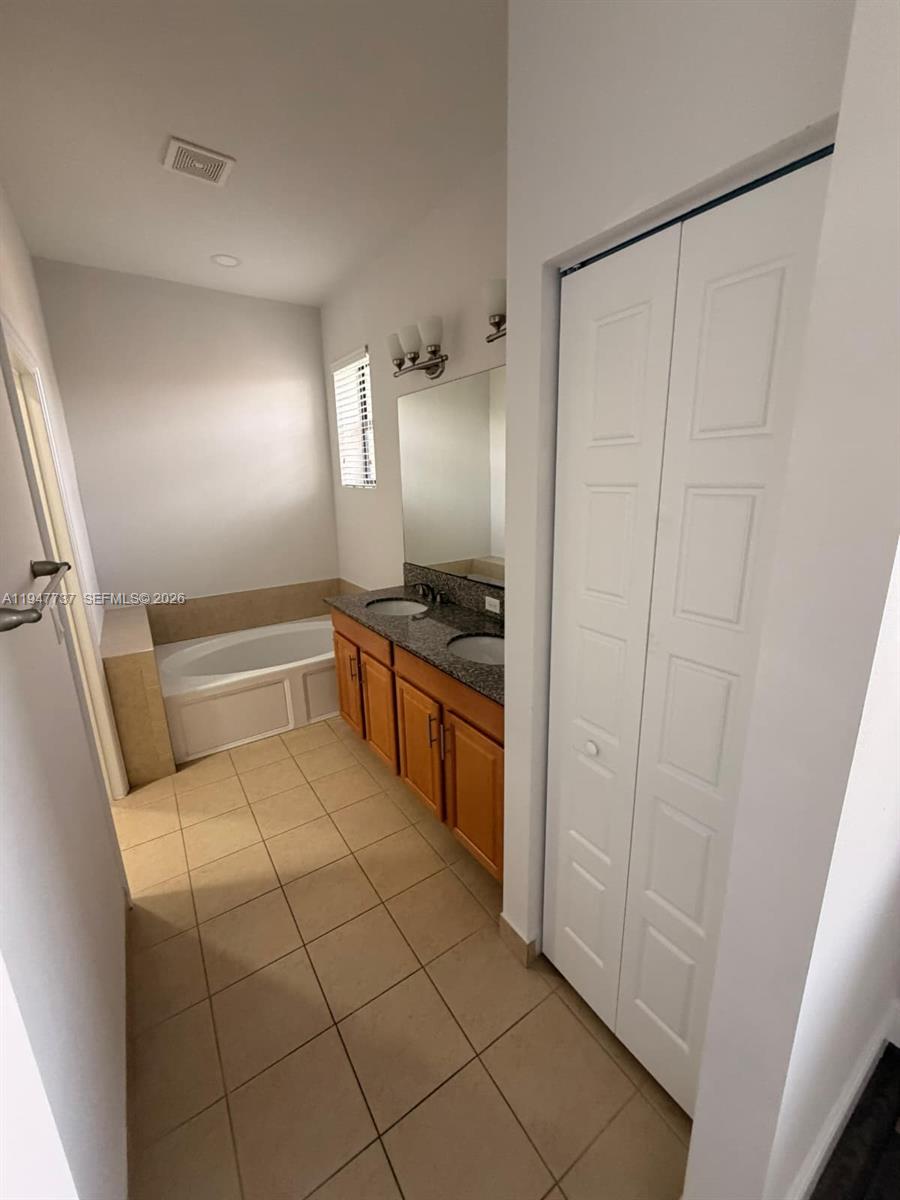 CHAMPION LAKES - Residential