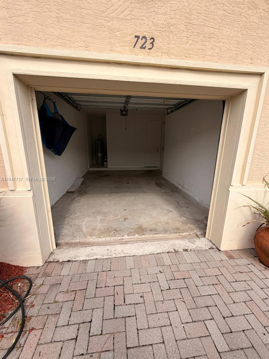 CHAMPION LAKES - Residential