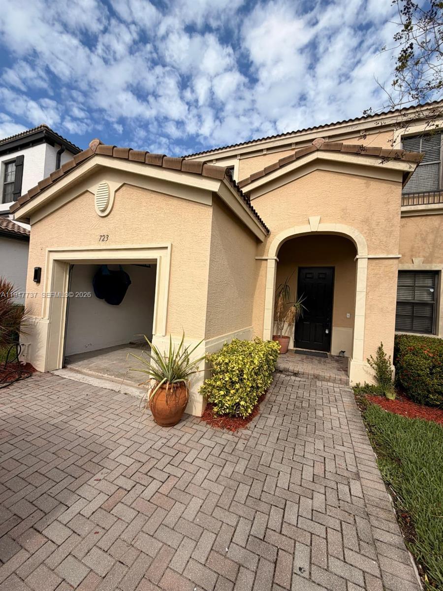 CHAMPION LAKES - Residential