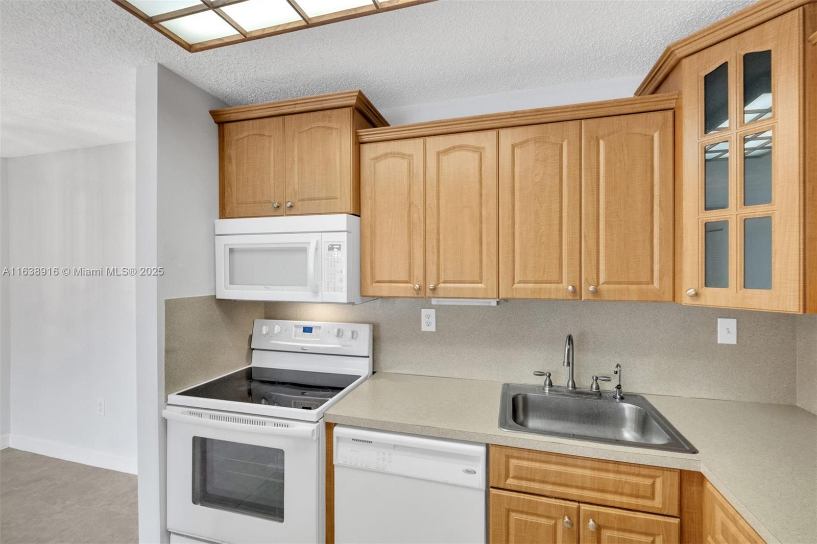 CARMEL LAKES CONDO NO 6 - Residential