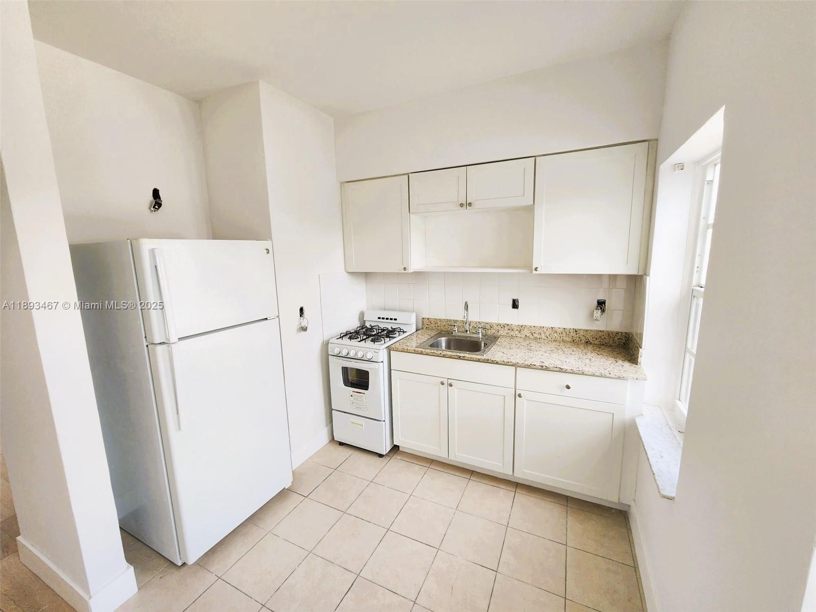 ALTOS DEL MAR NO 3 - Residential Lease