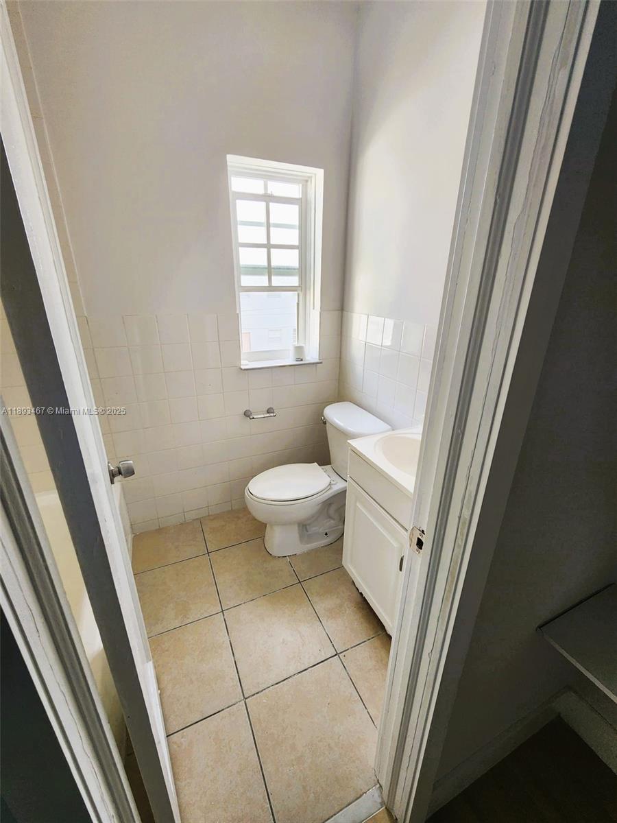 ALTOS DEL MAR NO 3 - Residential Lease