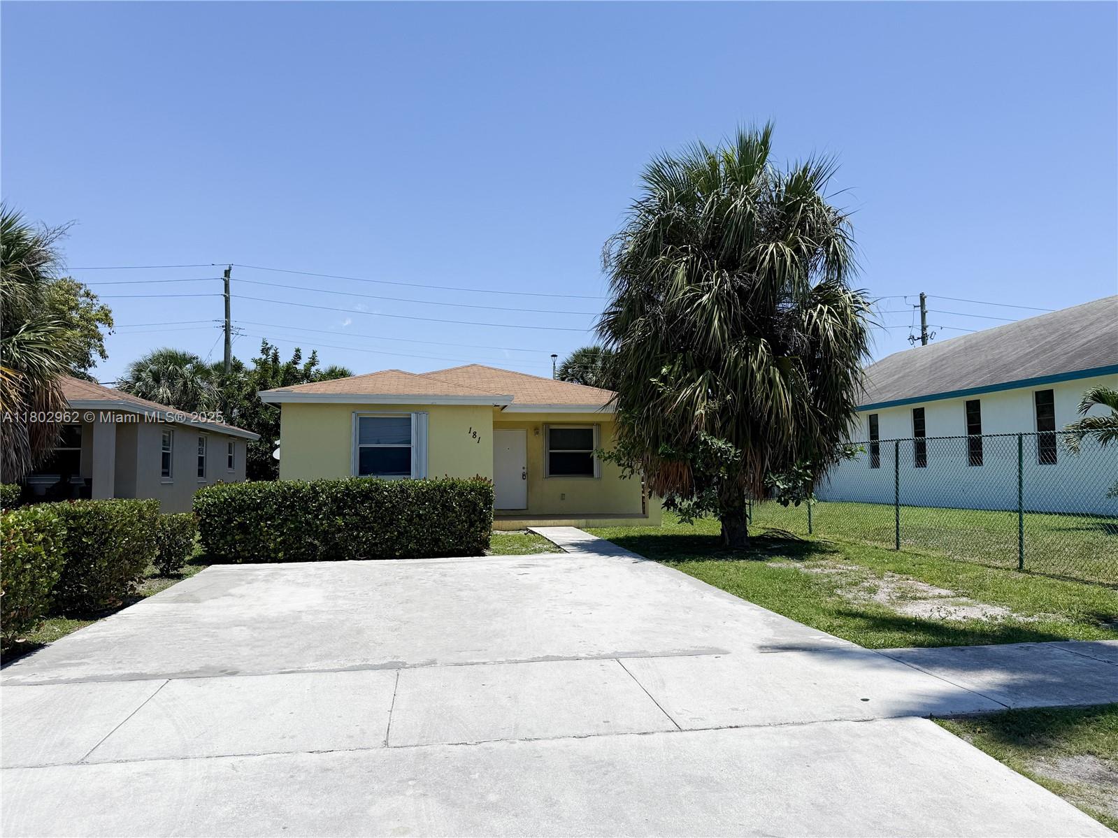 Rental Property at 181 Ne 35th Ct, Oakland Park, Miami-Dade County, Florida - Bedrooms: 4 
Bathrooms: 3  - $3,400 MO.