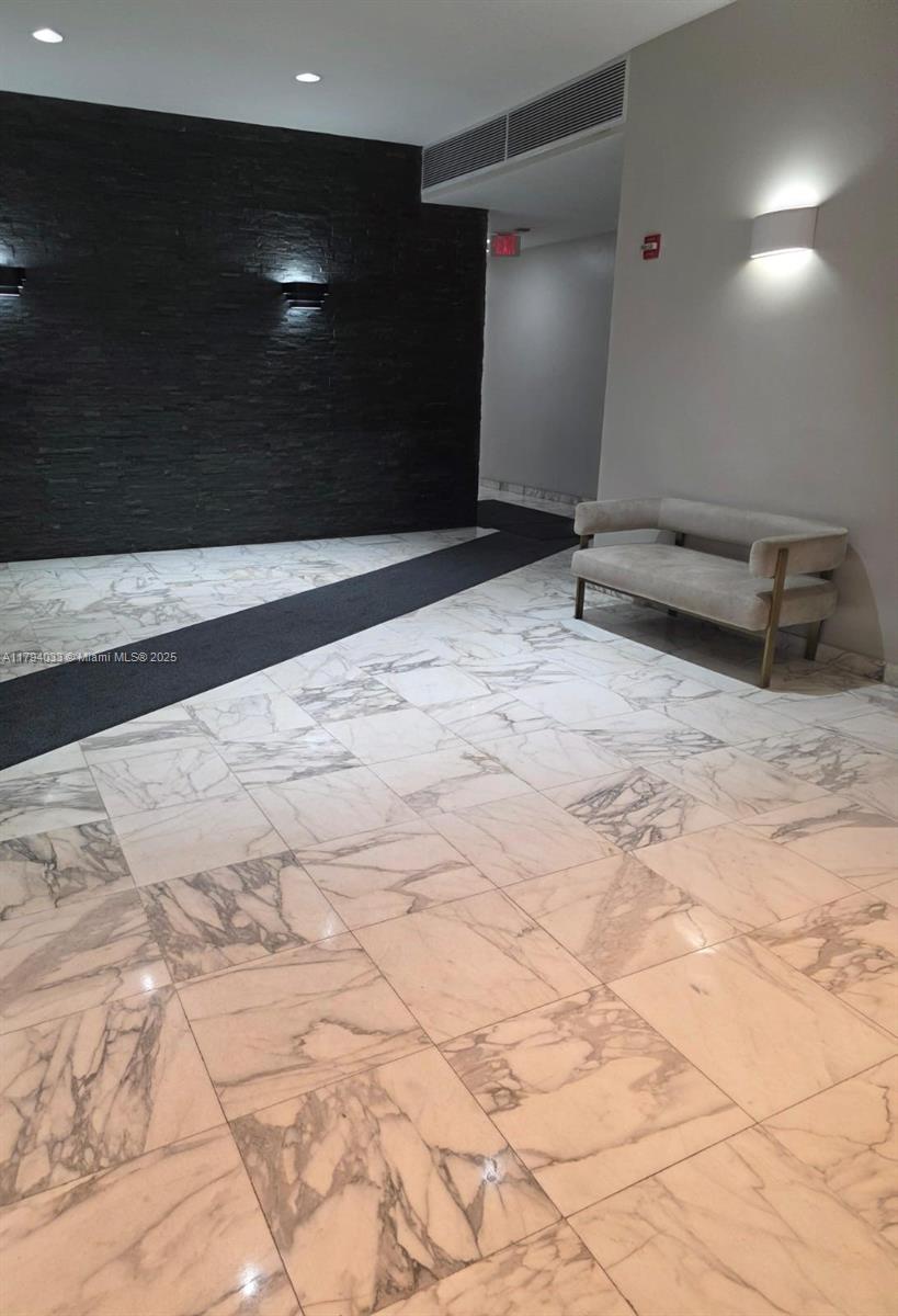 FOUR WINDS CONDO - Residential
