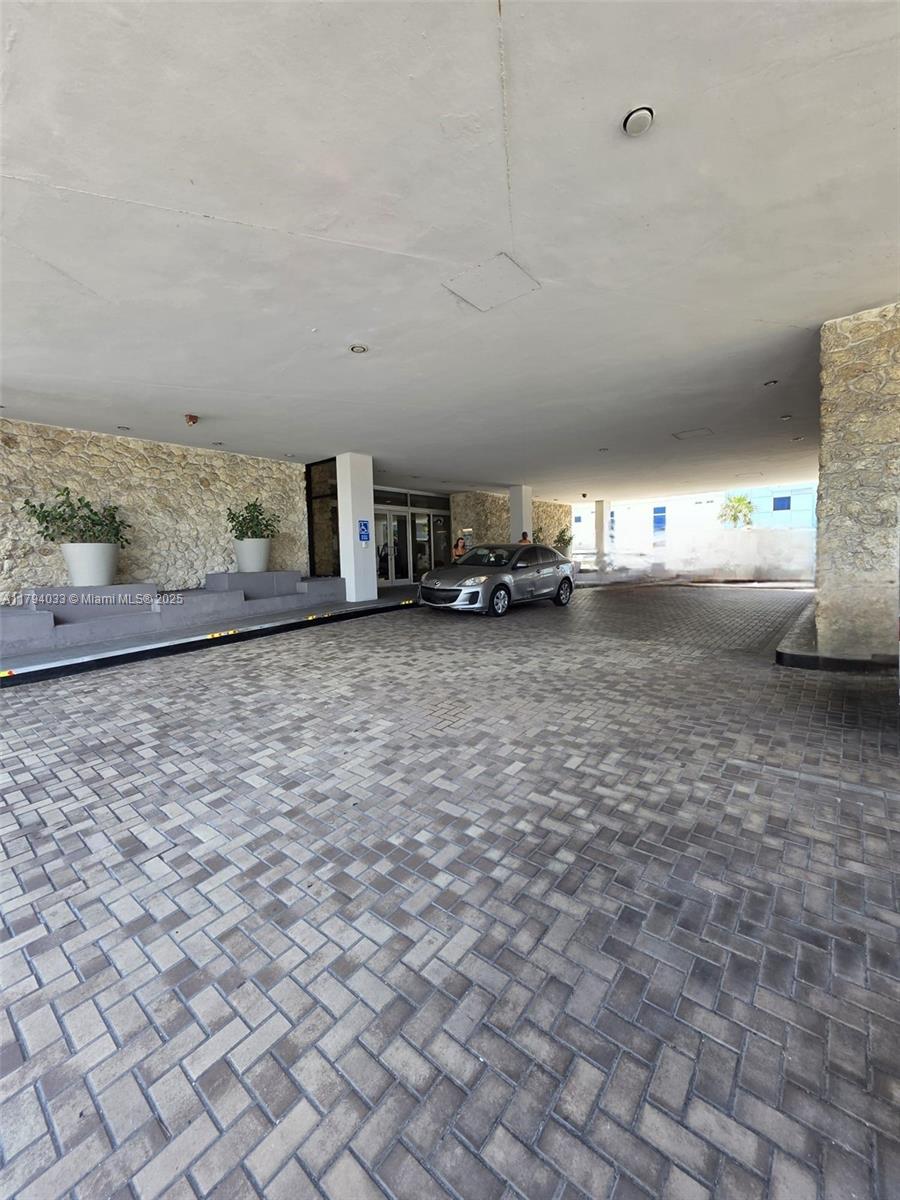 FOUR WINDS CONDO - Residential