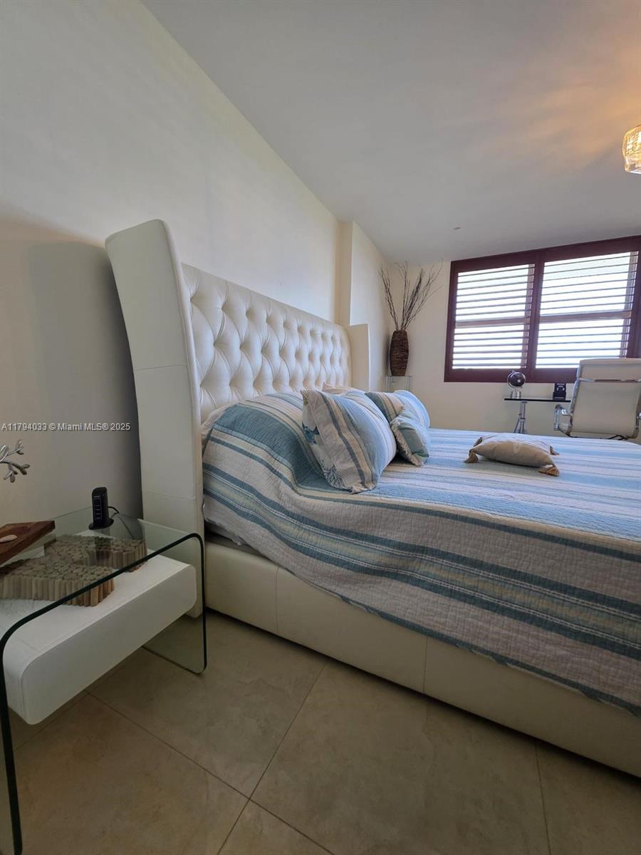 FOUR WINDS CONDO - Residential