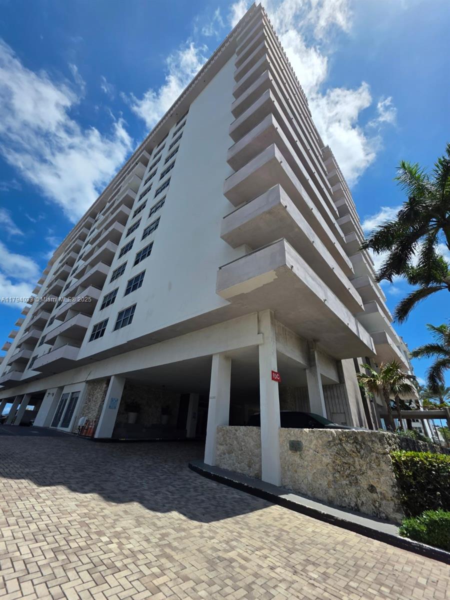 Property for Sale at 9225 Collins Ave 1409, Surfside, Miami-Dade County, Florida - Bedrooms: 1 
Bathrooms: 2  - $519,000
