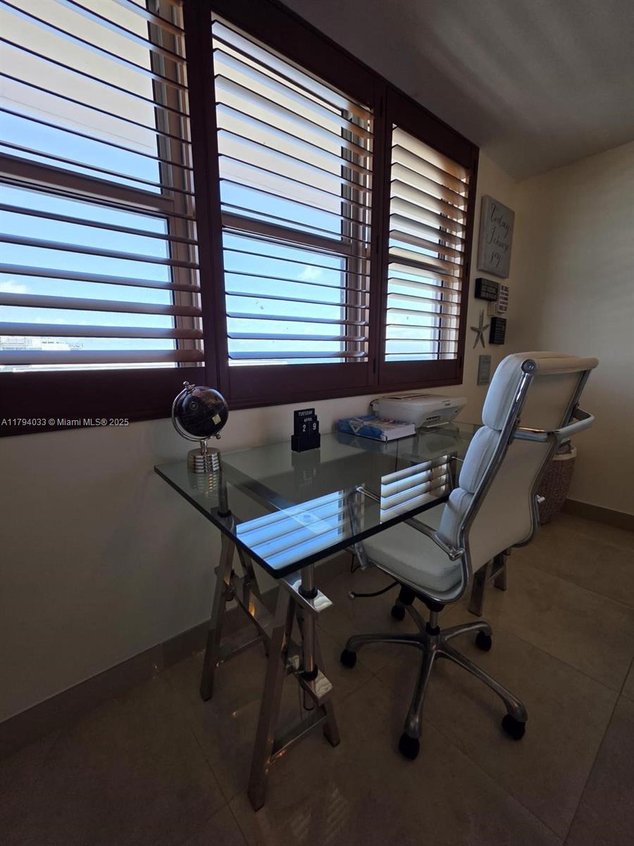 FOUR WINDS CONDO - Residential