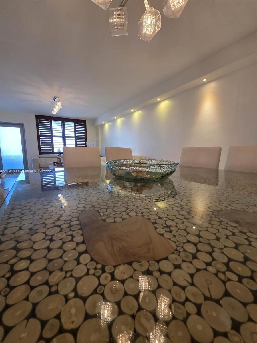 FOUR WINDS CONDO - Residential