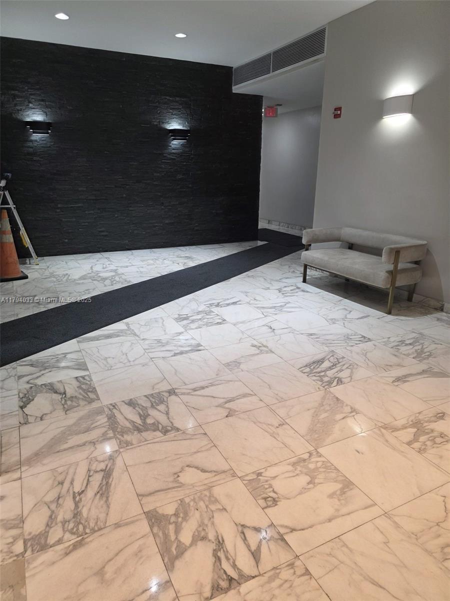 FOUR WINDS CONDO - Residential