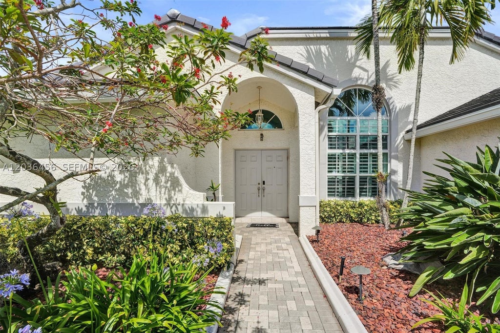 Photo of 2863 E Abiaca Cir, Davie, FL 33328 (MLS # A12036456)